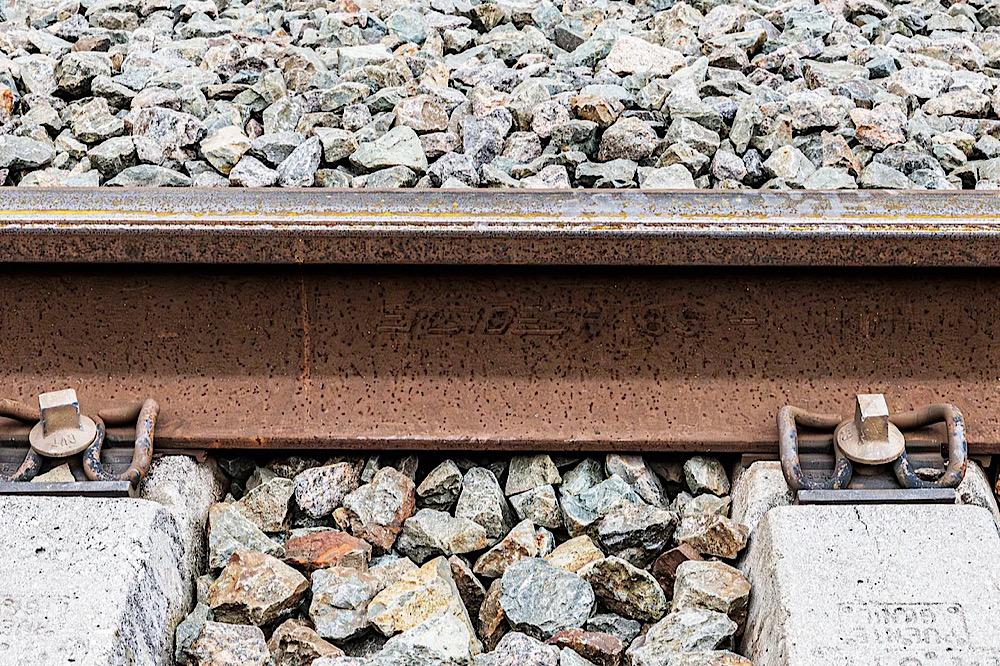 Image de la voie ferrée à grande vitesse sur le tronçon d'Adamuz, signée par Ensidesa 89.
