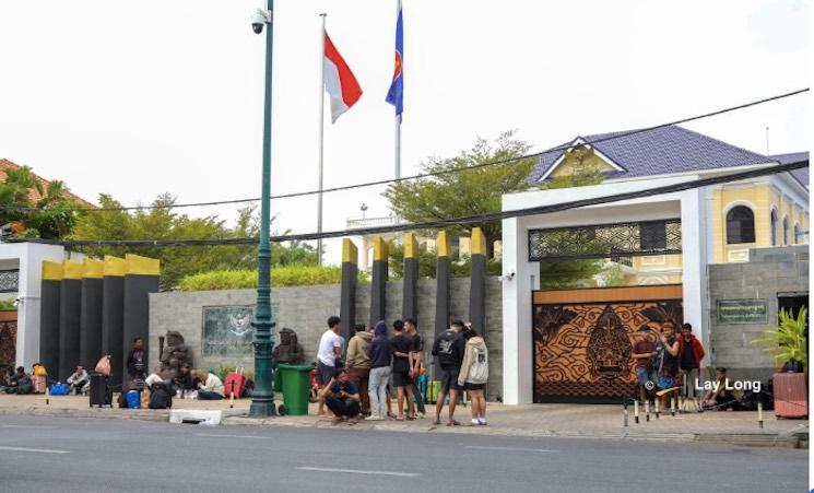 Plus de 900 Indonésiens échappent aux centres d’arnaques en ligne au Cambodge