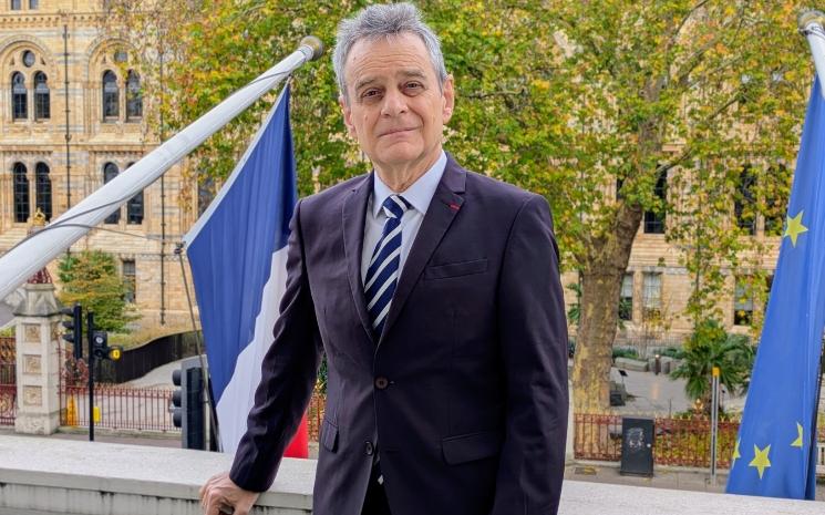 Le Portrait Officiel - Olivier Guyonvarch