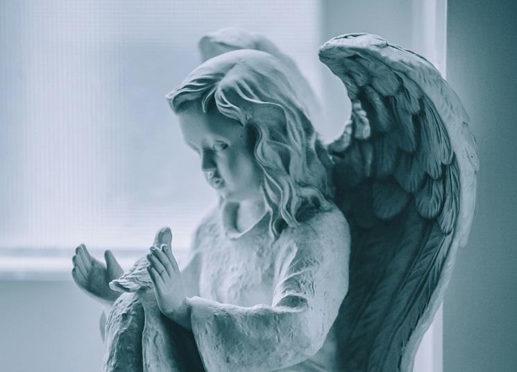 un ange et une colombe