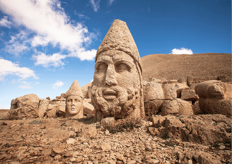 Statues monumentales du site archéologique de Nemrut Dağı, classé au patrimoine mondial de l’UNESCO