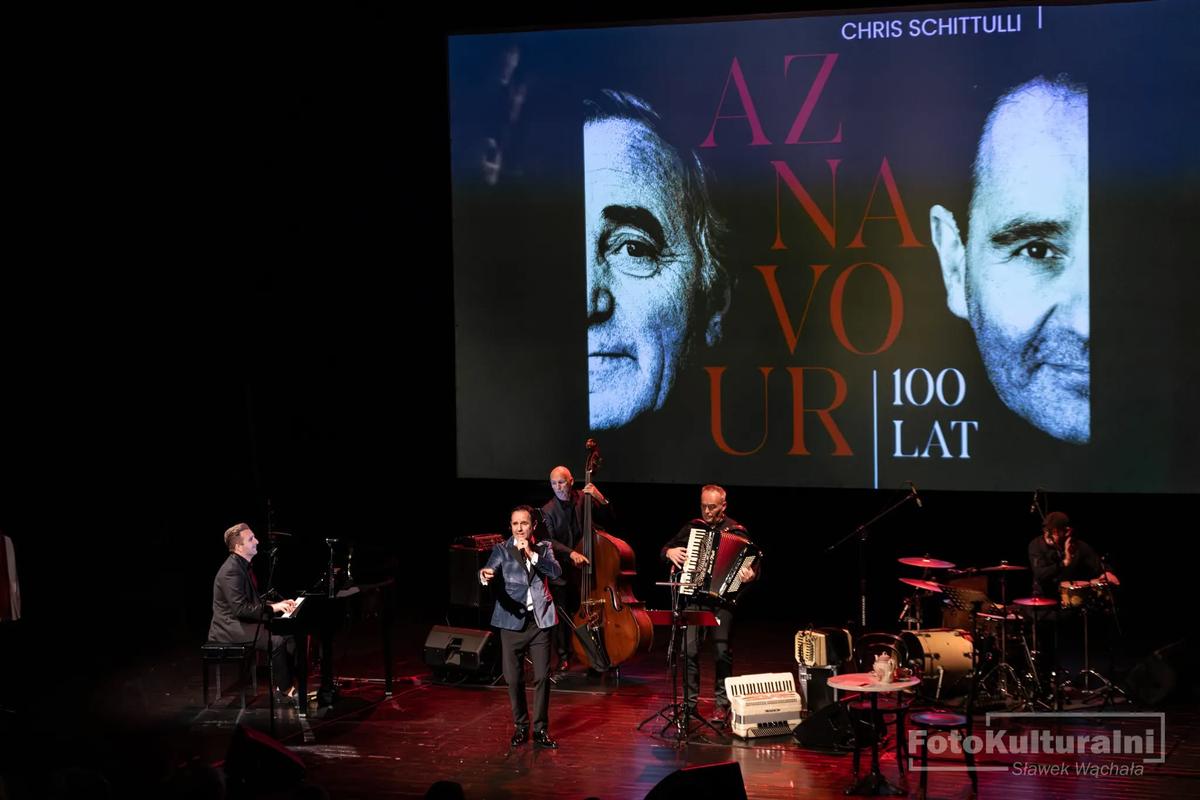 Chris Schittulli accompagné des musiciens polonais