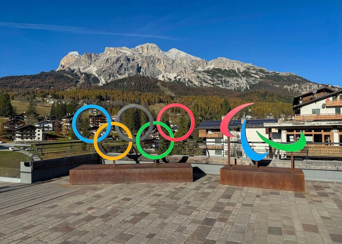 Logo des Jeux Olympiques installé à Milan-Cortina