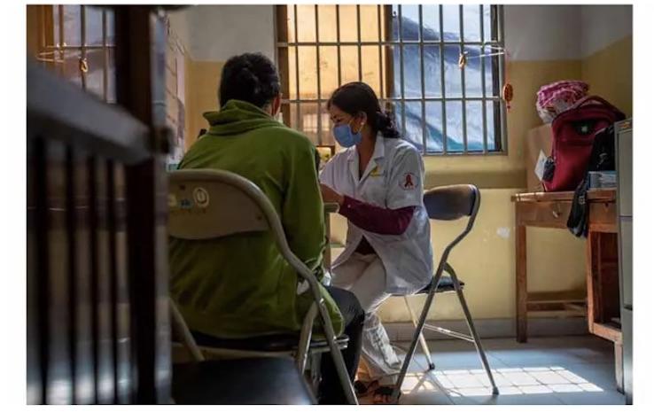 Nette baisse des décès dus au SIDA au Cambodge en 2025