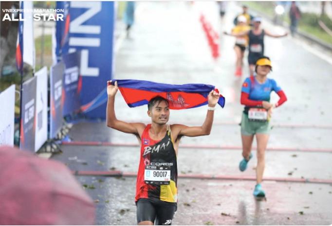 Van Pheara établit un nouveau record du marathon