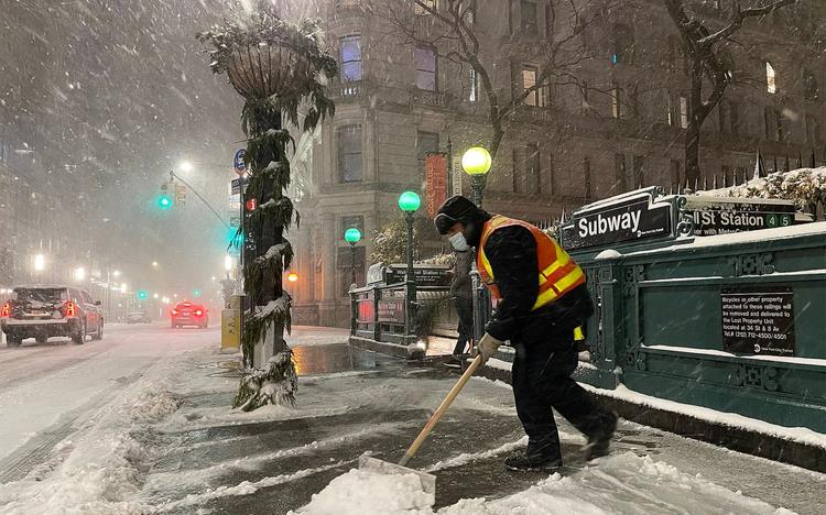 La ville de New York recrute des déneigeurs payés jusqu’à 28 dollars de l’heure.