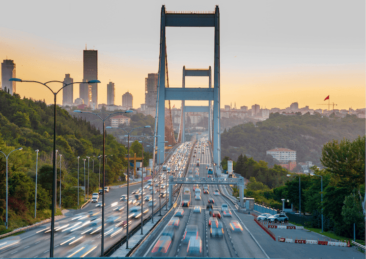 Istanbul conserve en 2025 sa place de ville la plus embouteillée au monde selon INRIX. 118 heures perdues par conducteur, en hausse. Contexte et évolution.