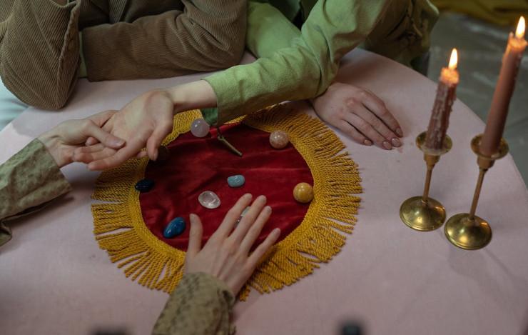Voyance : mythe, croyance ou outil de réflexion