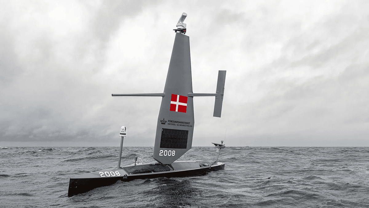 Un Saildrone Voyager USV déployé dans la mer baltique