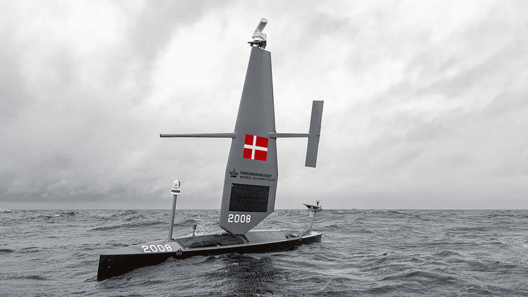 Un Saildrone Voyager USV déployé dans la mer baltique