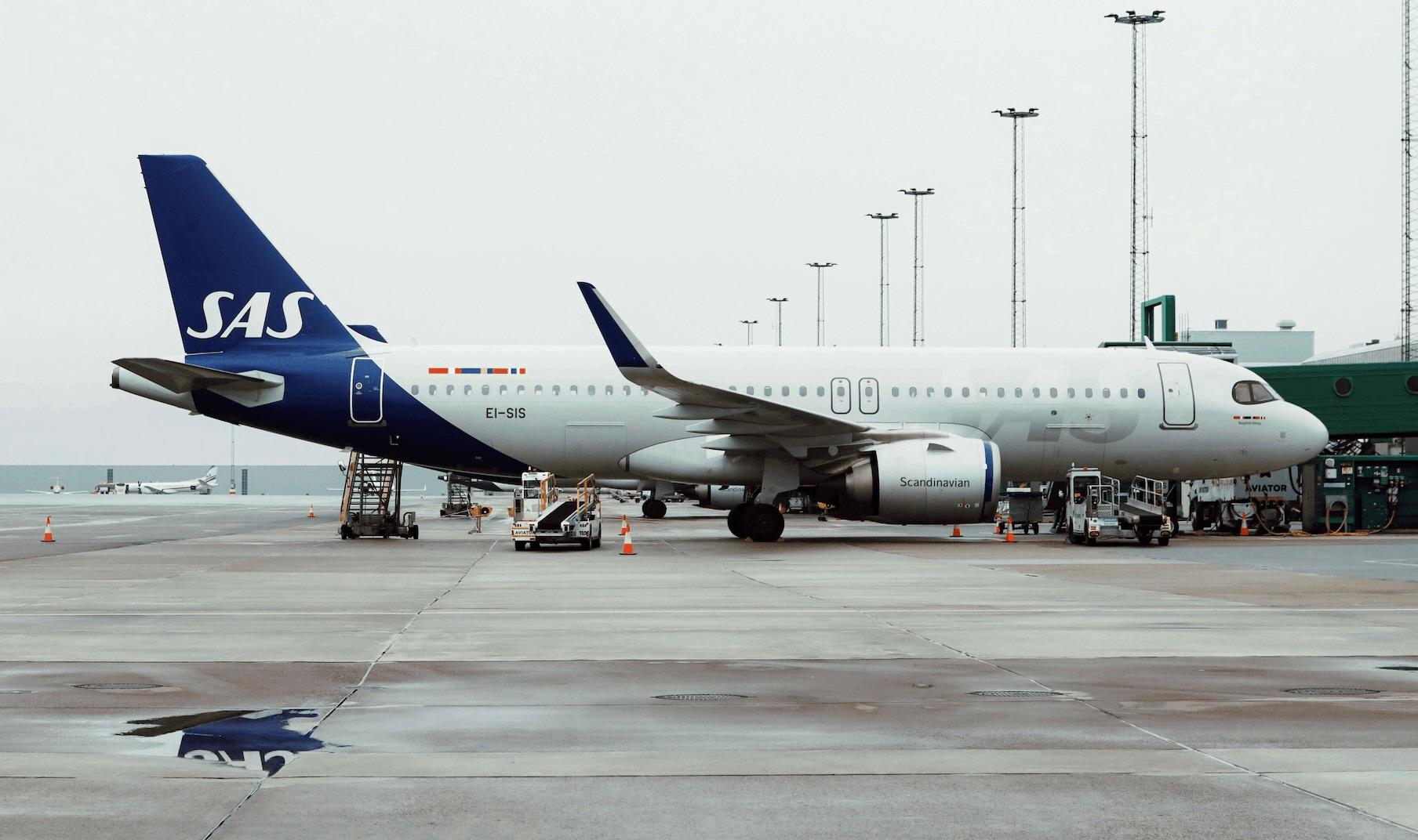 Avion de la compagnie SAS stationné