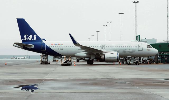 Avion de la compagnie SAS stationné