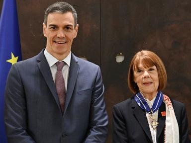 Gisèle Pelicot décorée par le président du gouvernement espagnol, Pedro Sánchez au palais de la Moncloa