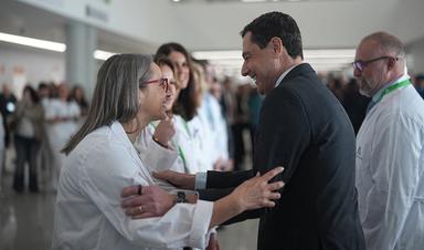 Le président de la Junta s'entretient avec les professionnels de l'hôpital Costa del Sol