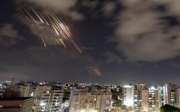 Quelques clichés des attaques iraniennes au Moyen-Orient.