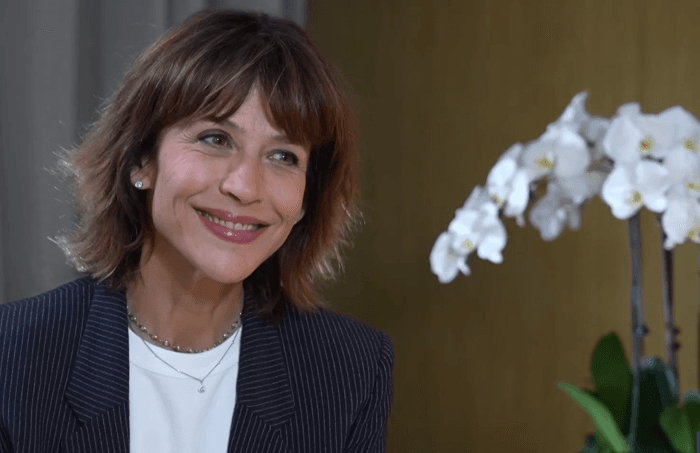 Sophie Marceau lors d'une interview pour CGTN, 2024