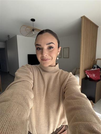 melanie seule agence autour des dunes