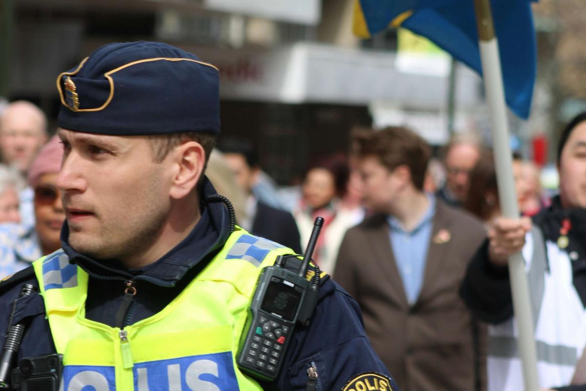 Sous pression médiatique et politique, Stockholm revoit certaines décisions d’expulsion jugées trop strictes.