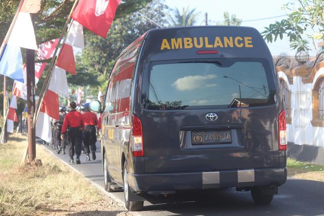 une ambulance noire en indonesie