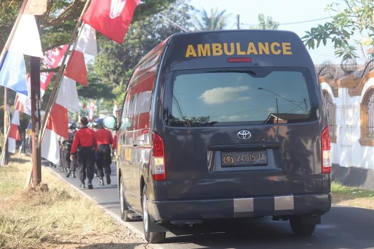 une ambulance noire en indonesie
