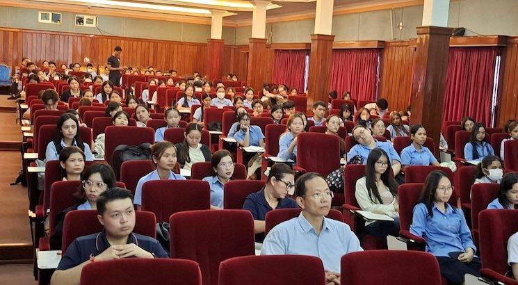 À Phnom Penh, un forum pour rapprocher étudiants et entreprises