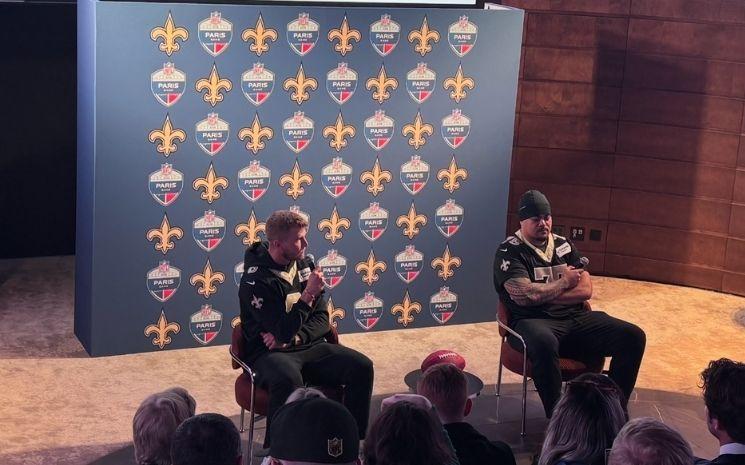 Tyler Shough et Taliese Fuaga New Orleans Saints NFL Paris 2026