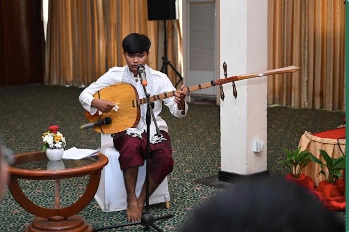 Le destin de Chao Phetra, joueur de chapei au Cambodge