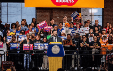 Zohran Mamdani lors de son discours des 100 jours