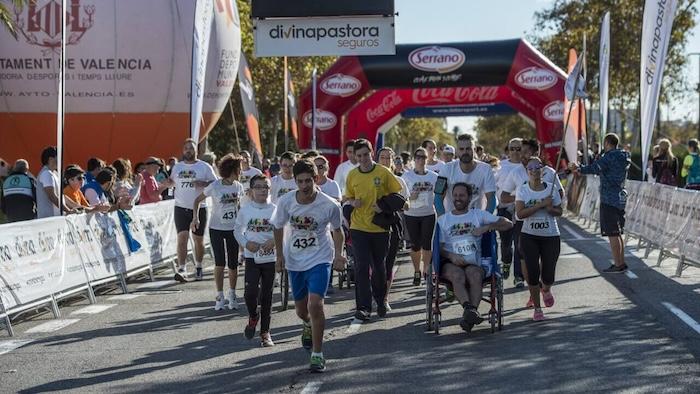 coureurs lors de la course contre l'autisme à valencia