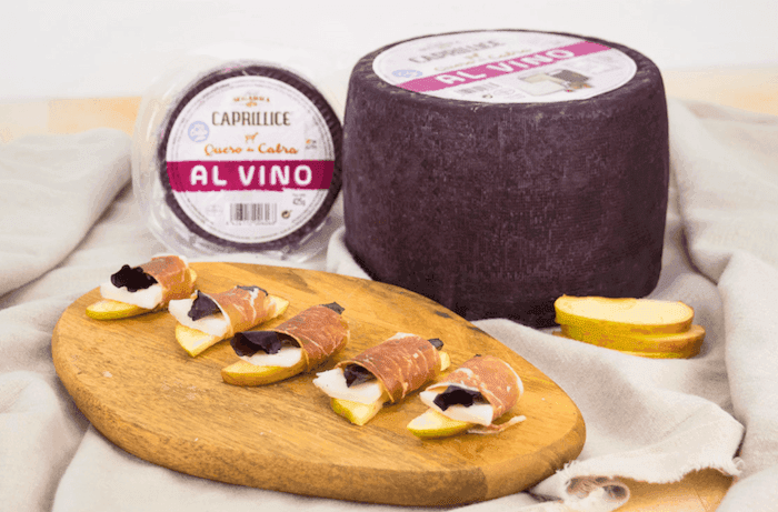 plateau de Caprillice, un fromage de chèvre semi-affiné au vin produit par la fromagerie Lácteos Segarra, basée à Elche.
