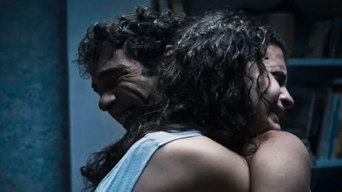 Tahar Rahim et Mélissa Boros dans “Alpha” de Julia Ducournau