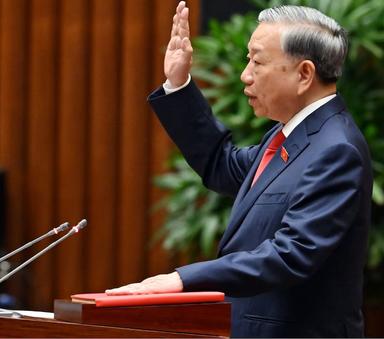 To Lam, qui ici, prête serment en tant que Président