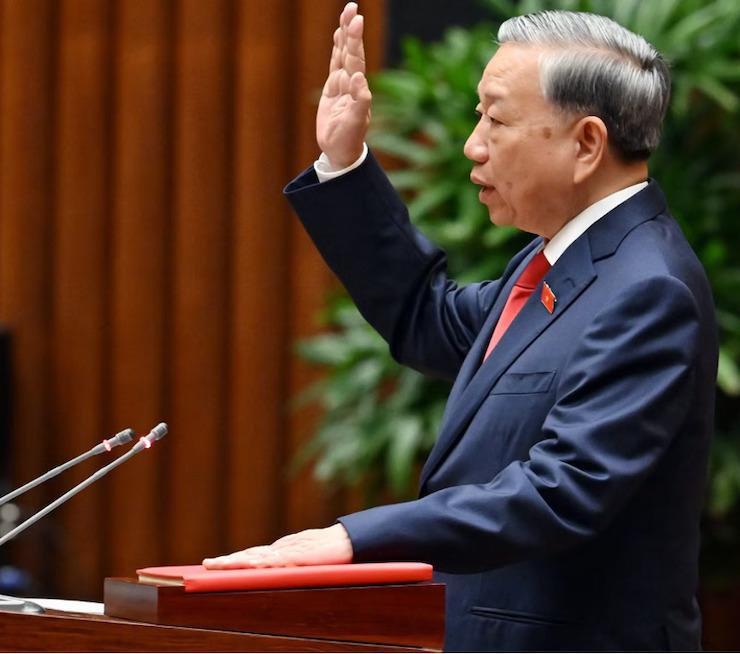 To Lam, qui ici, prête serment en tant que Président