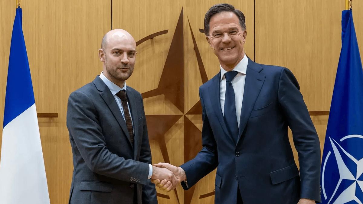 Le ministre des affaires étrangères français Jean-Noël Barrot et le secrétaire général de l’OTAN Mark Rutte