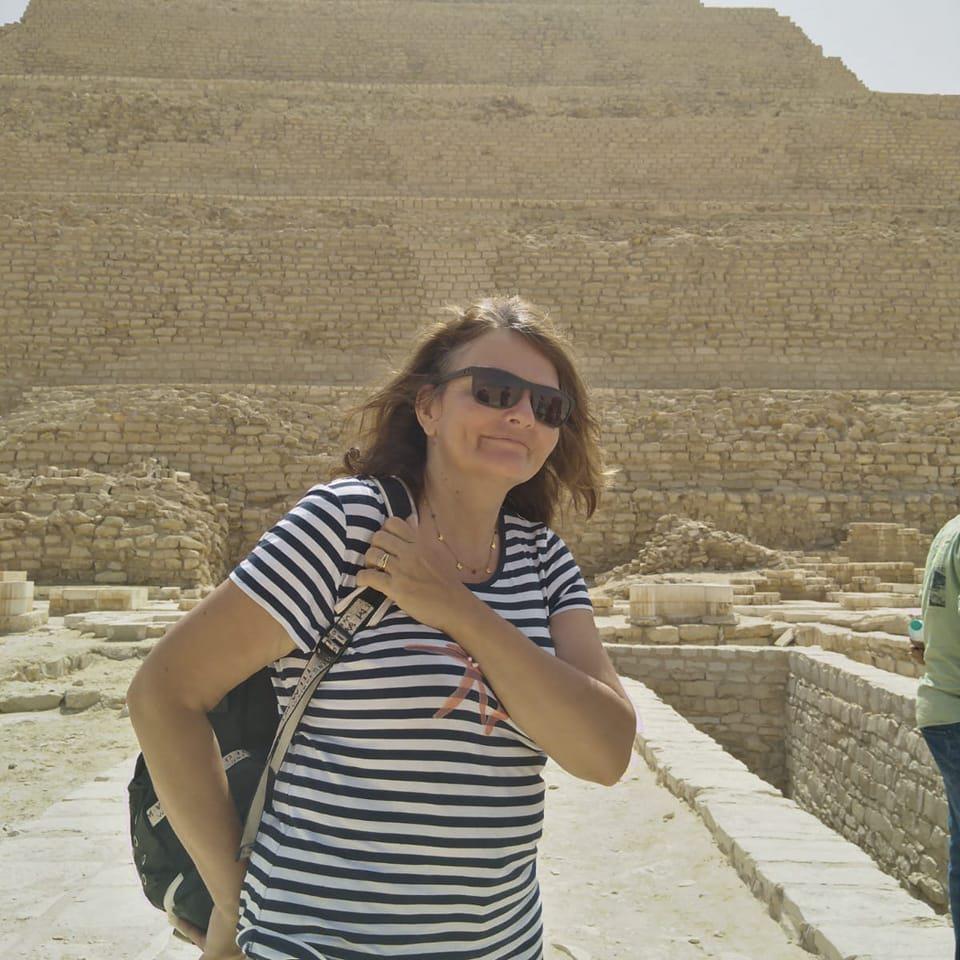 Anne-Sophie Pannet El Sayed au pied des pyramides