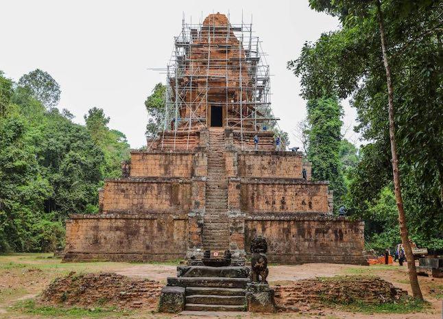 Angkor - le temple de Baksei Chamkrong stabilisé en urgence