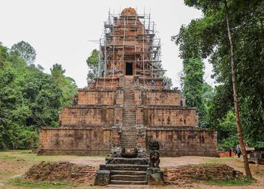 Angkor - le temple de Baksei Chamkrong stabilisé en urgence