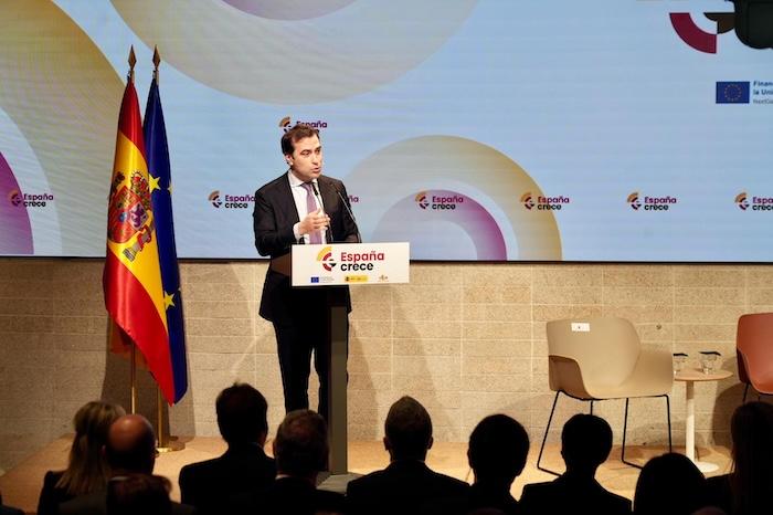 Photographie de la présentation de « España Crece » par le ministre Carlos Cuerpo