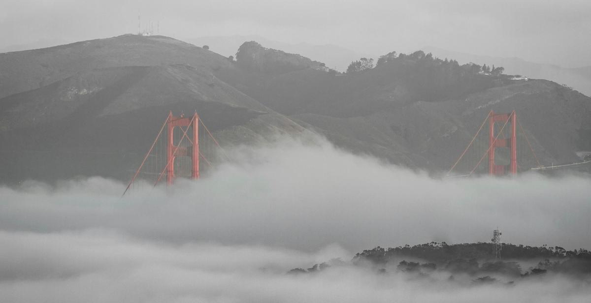 Le Golden Gate sous le brouillard