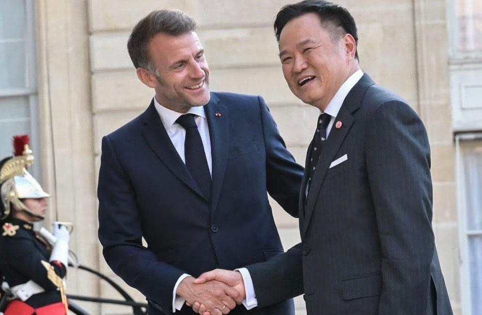 Emmanuel Macron et Anutin Charnvirakul
