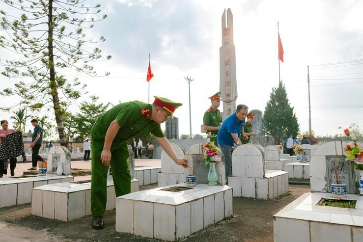 Du Laos au Vietnam : le devoir de mémoire d’une guerre oubliée