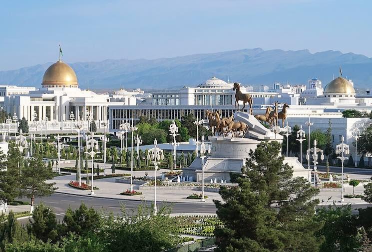 Vols directs et tourisme - Phnom Penh regarde vers Achgabat