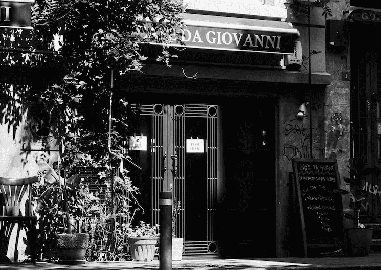 Façade du Café da Giovanni à Beyoğlu, café de quartier et pâtisserie française à Istanbul
