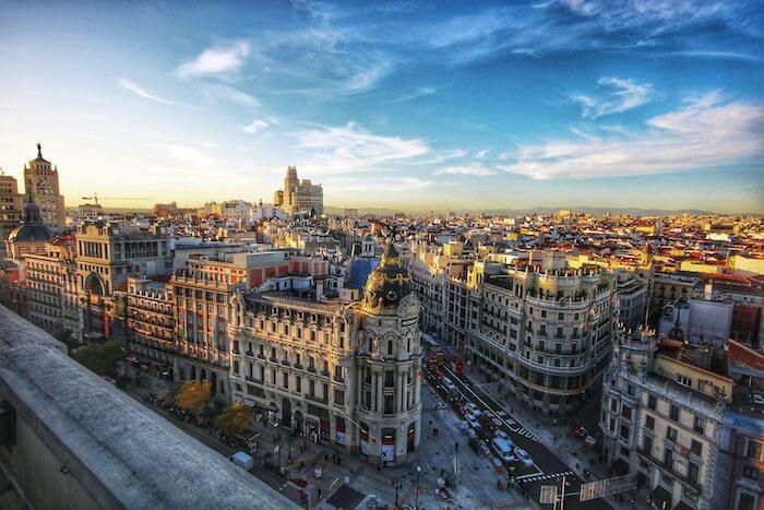 madrid capitale des alumni. du lycee francais sous un ciel bleu