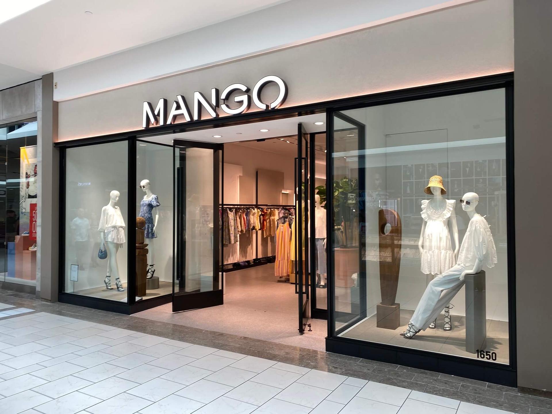 un magasin mango dans un centre commercial