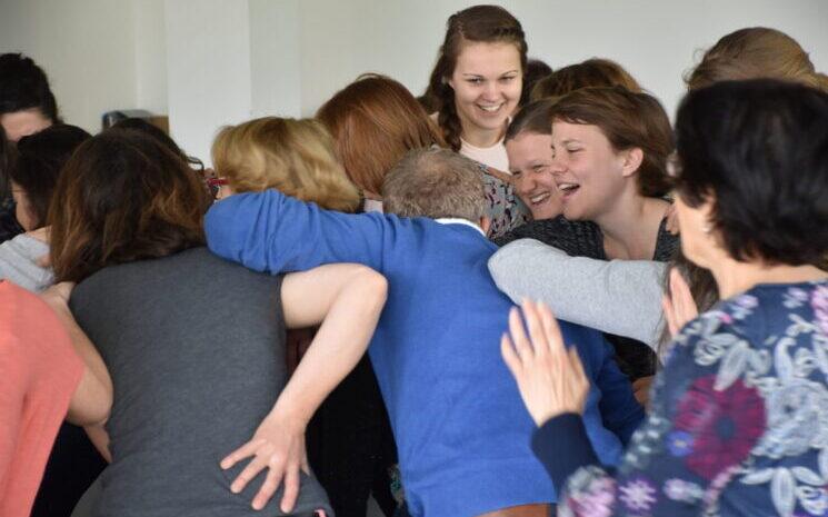 Groupe faisant du théâtre
