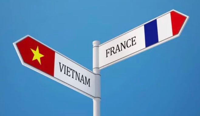 Flèches direction Vietnam et France