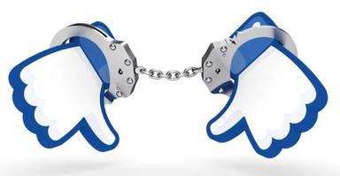Likes Facebook baissés et menottés