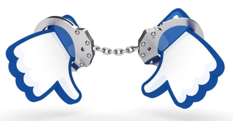 Likes Facebook baissés et menottés