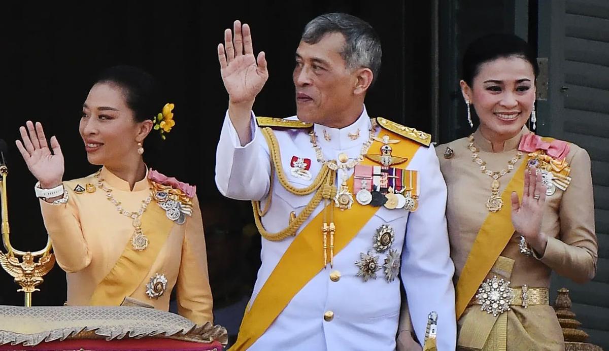 Rama X de Thaïlande et ses filles